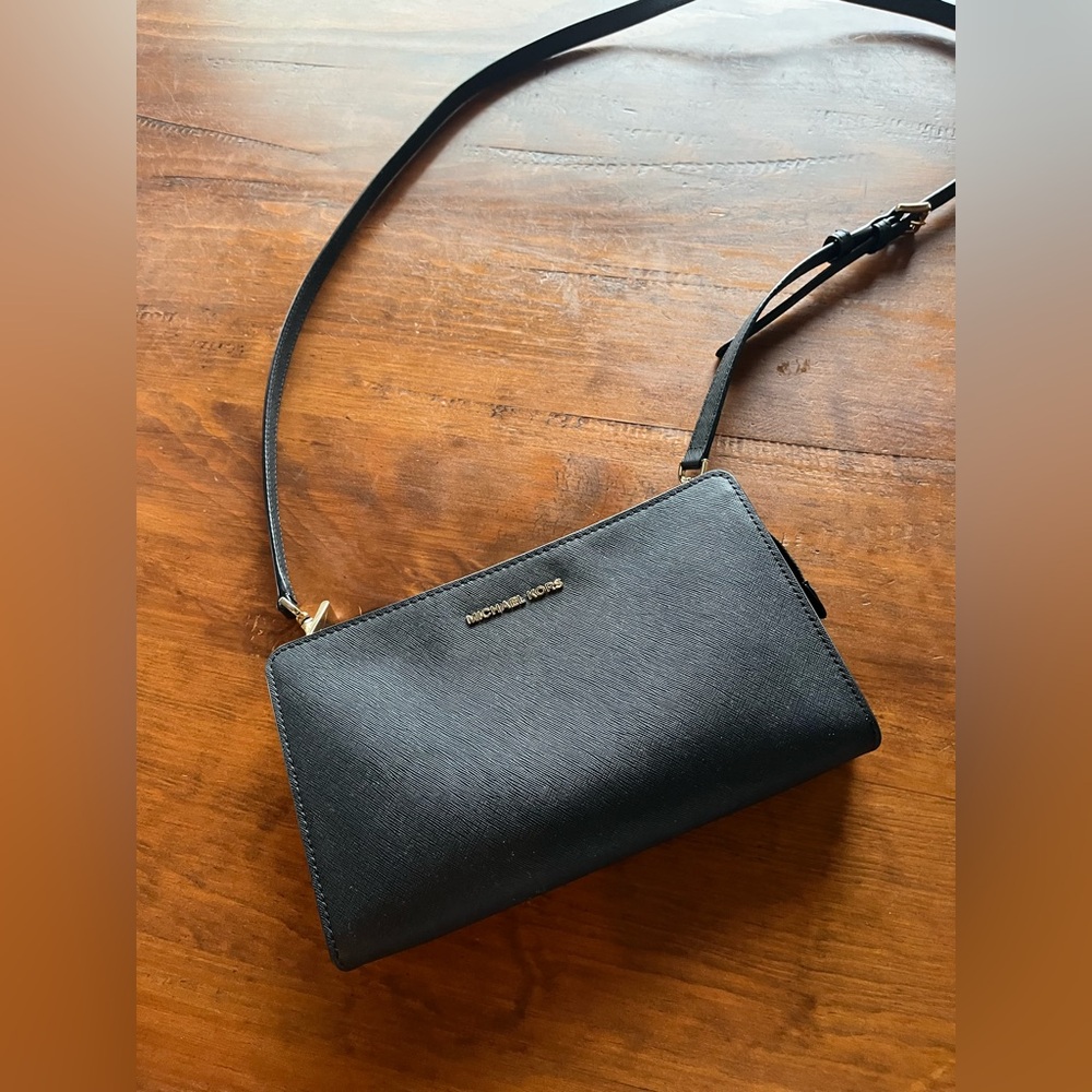 Michael Kors Elegant Black Crossbody Bag